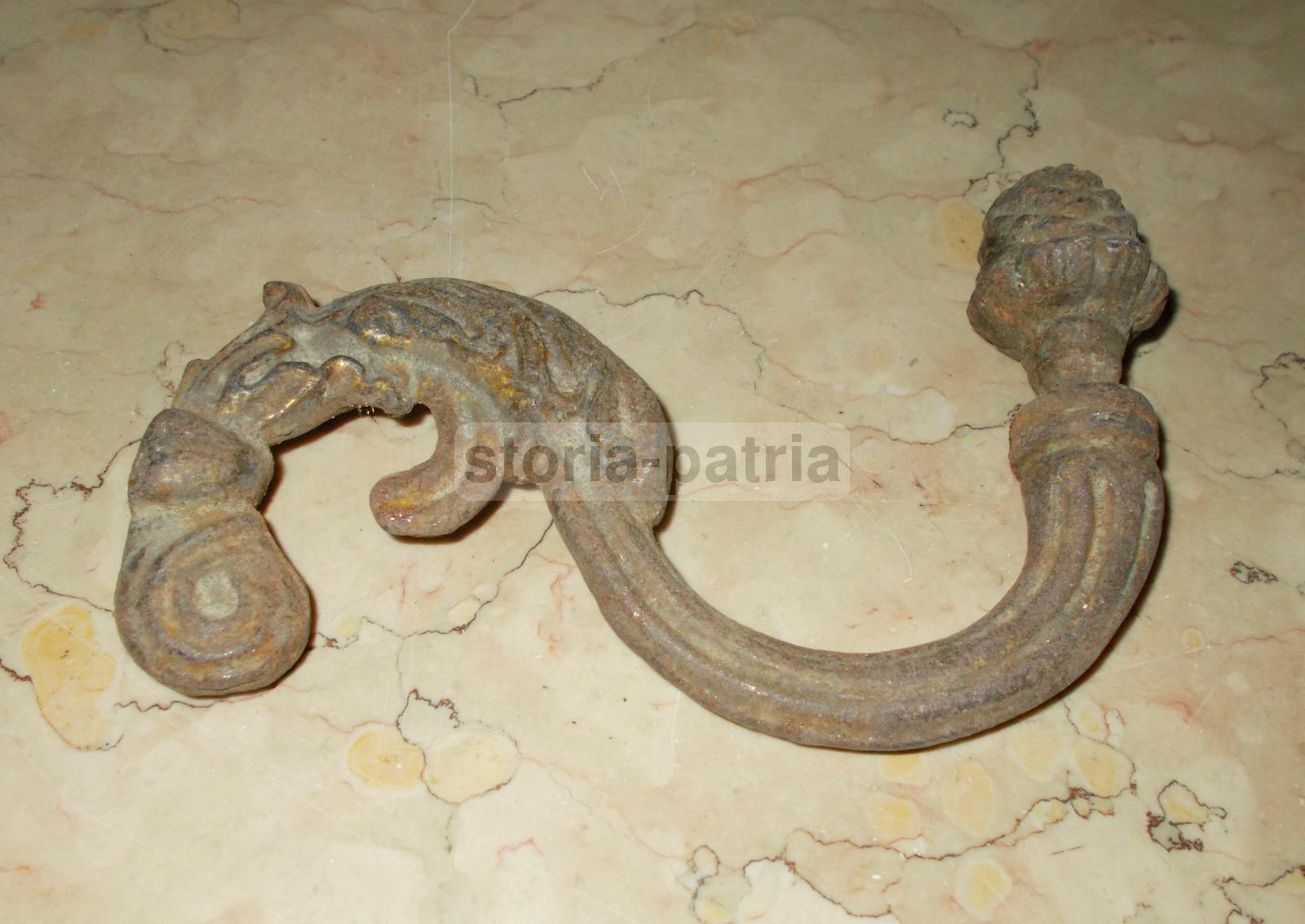 Decorativo Ferro, Artistica Fusione, Con Piccola Pigna, Uso Applique O Per Tenda immagine 1