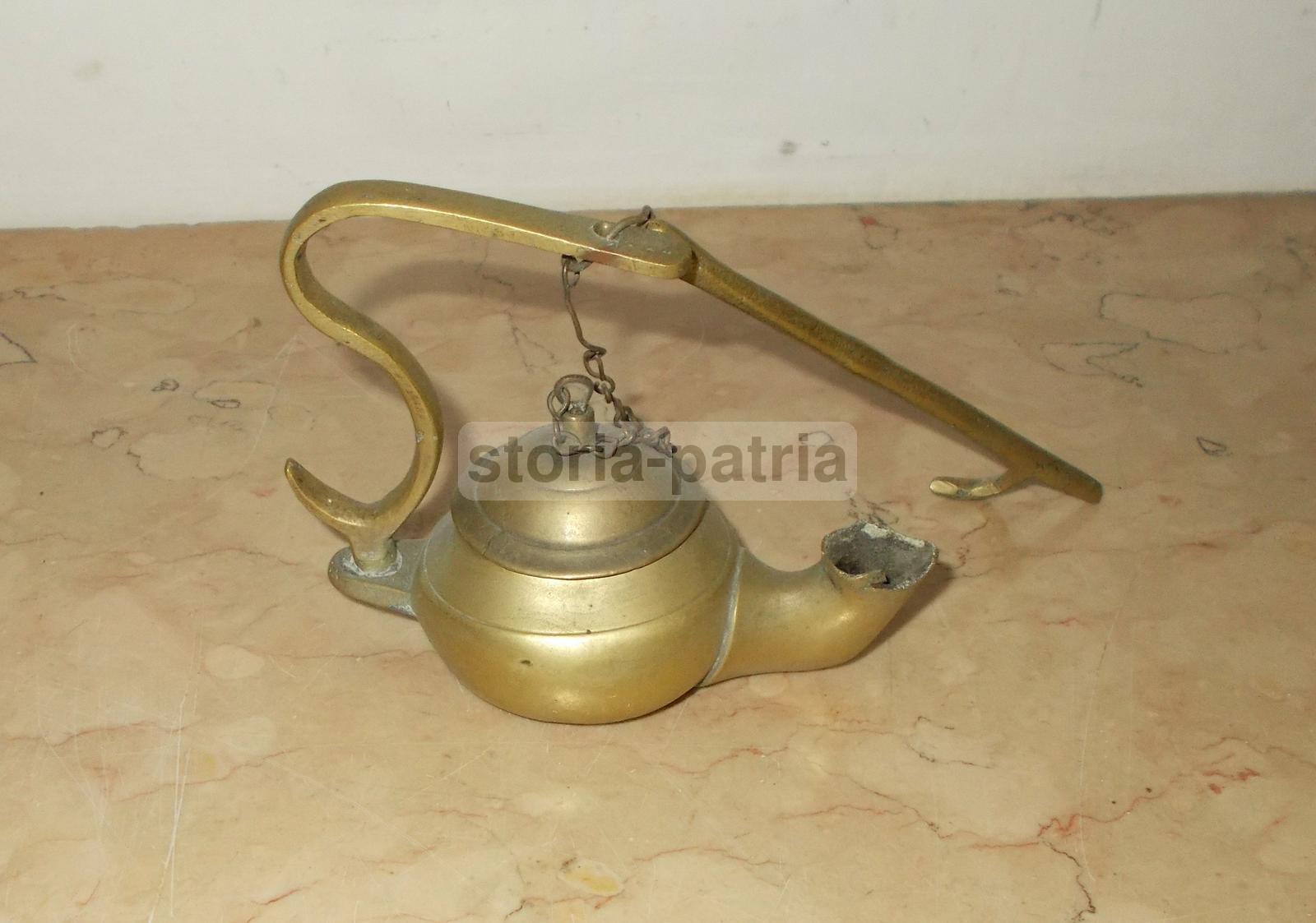 Graziosa Antica Lampada Ad Olio, Lucerna Da Collezione, Decorativo Soprammobile immagine 1