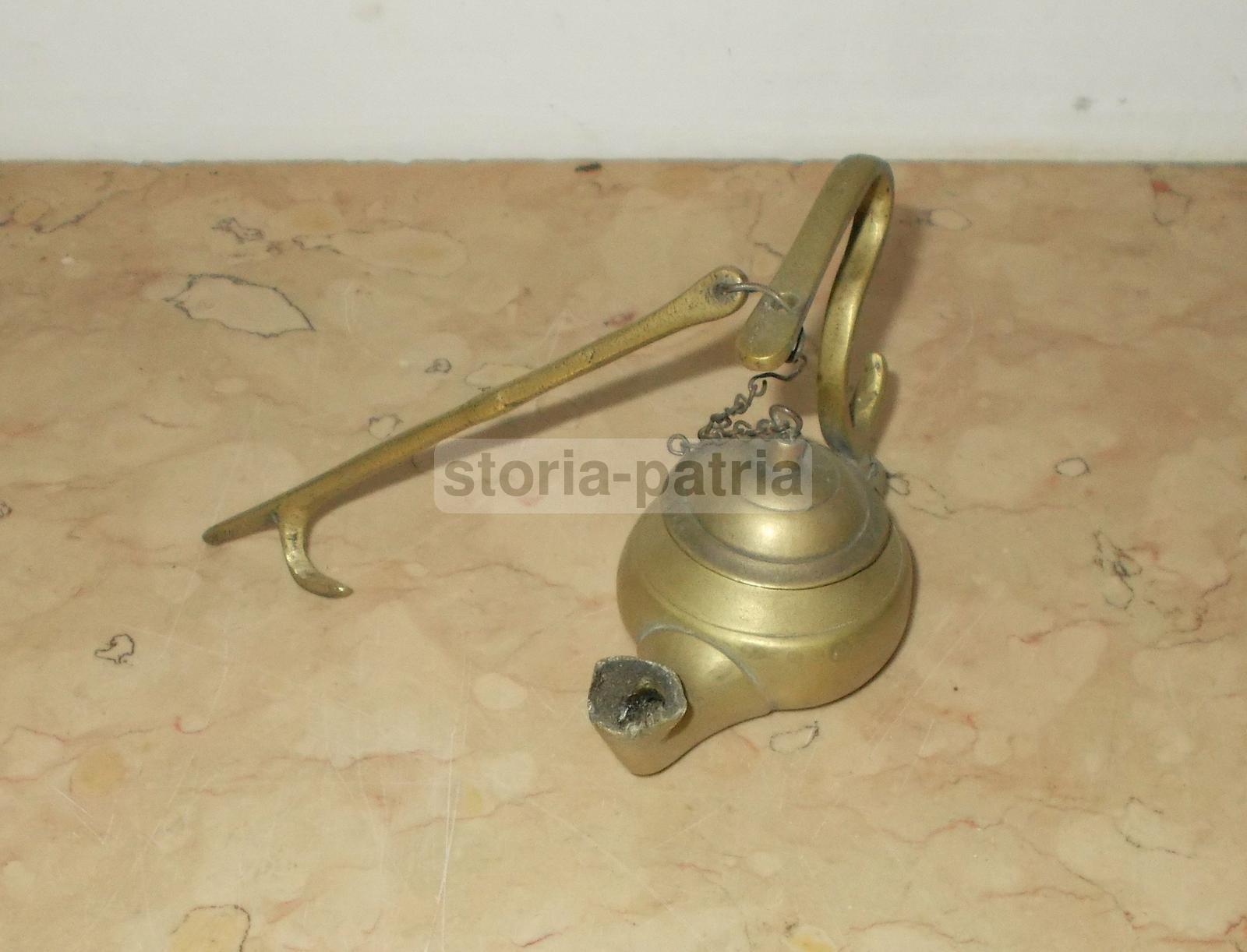 Graziosa Antica Lampada Ad Olio, Lucerna Da Collezione, Decorativo Soprammobile immagine 2