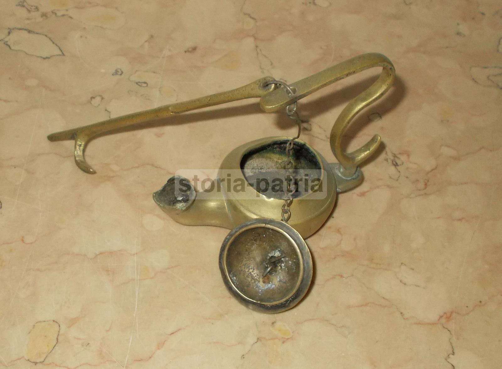 Graziosa Antica Lampada Ad Olio, Lucerna Da Collezione, Decorativo Soprammobile immagine 4