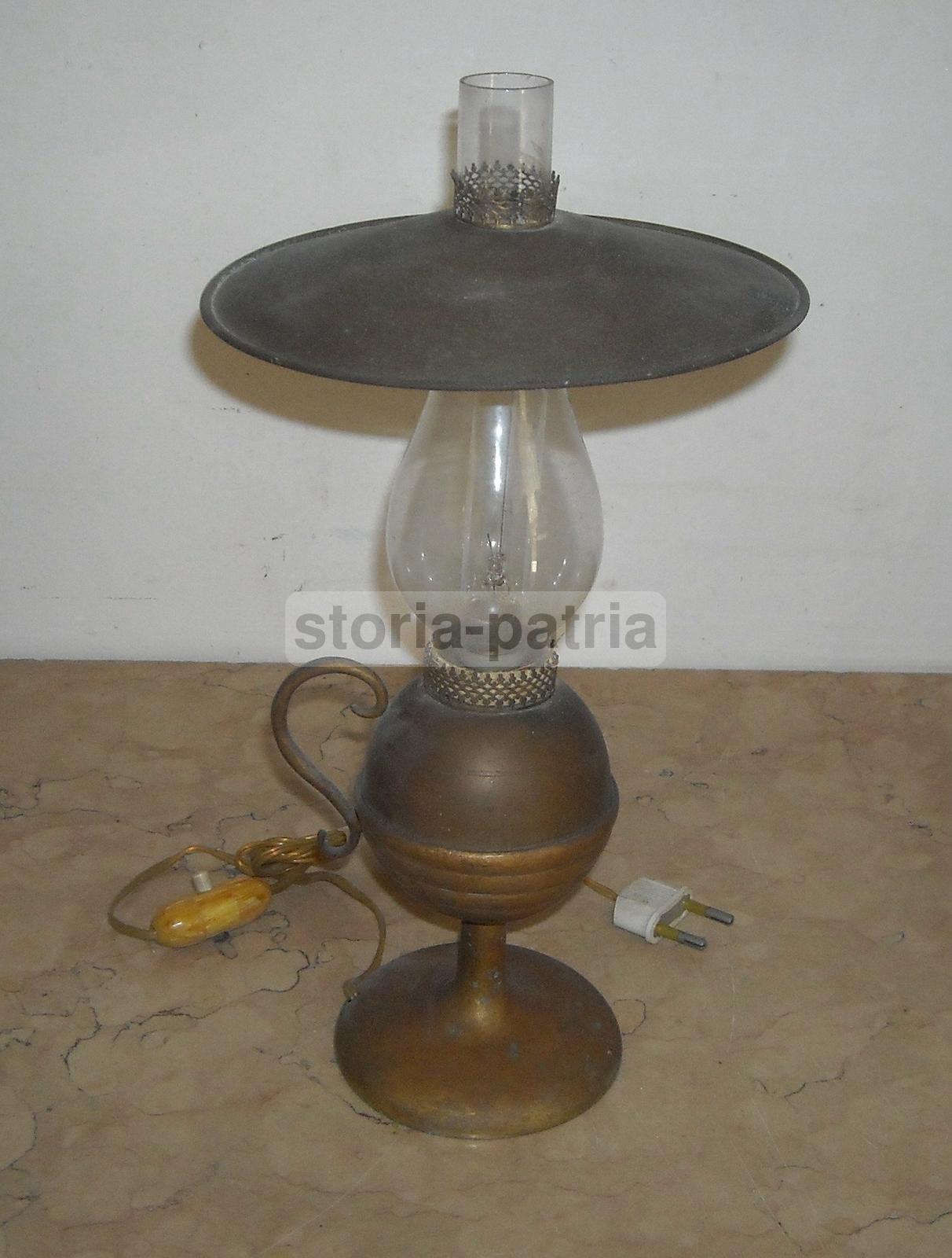 Graziosa Lampada Da Tavolo, Utile Da Scrivania O Comodino, Design, Monza, Bergomi immagine 1