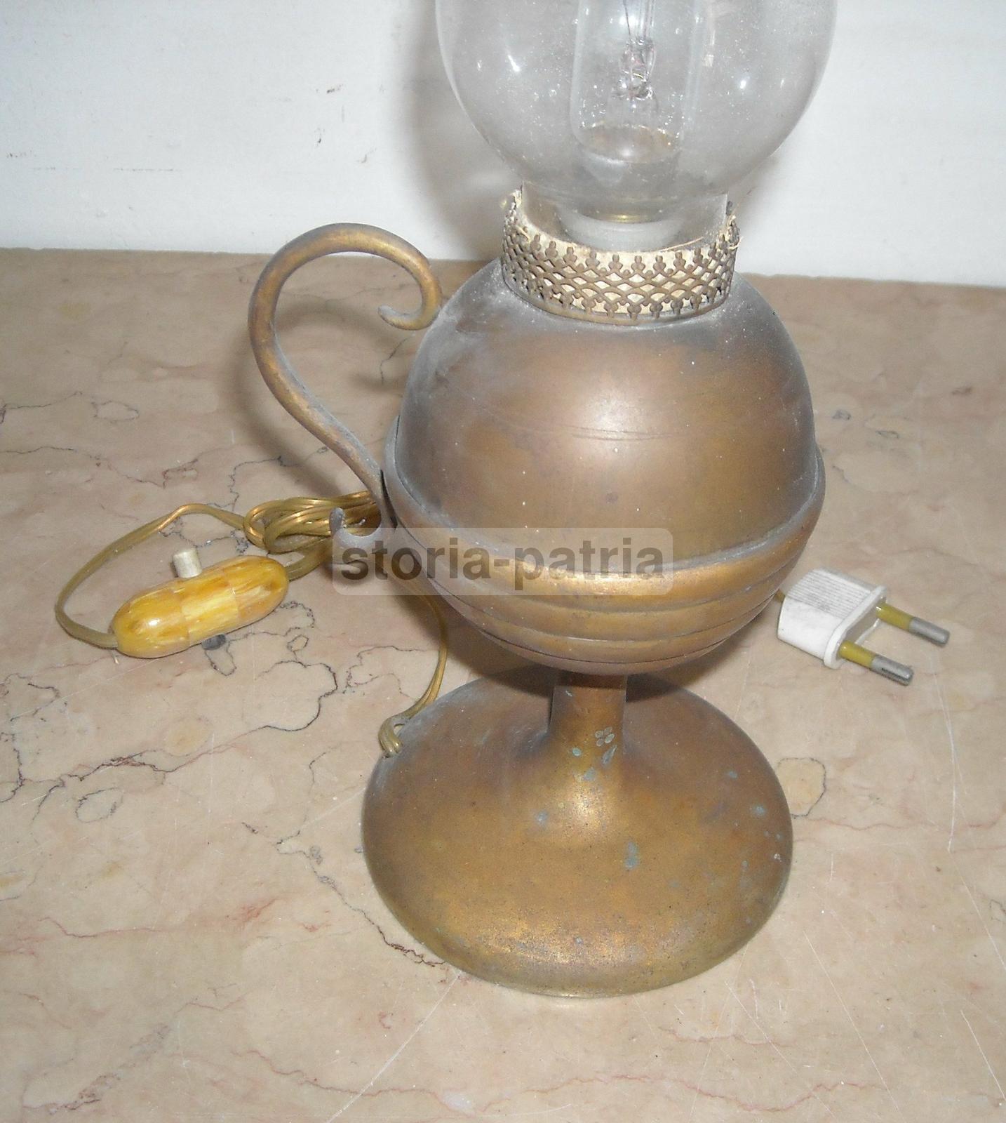 Graziosa Lampada Da Tavolo, Utile Da Scrivania O Comodino, Design, Monza, Bergomi immagine 4