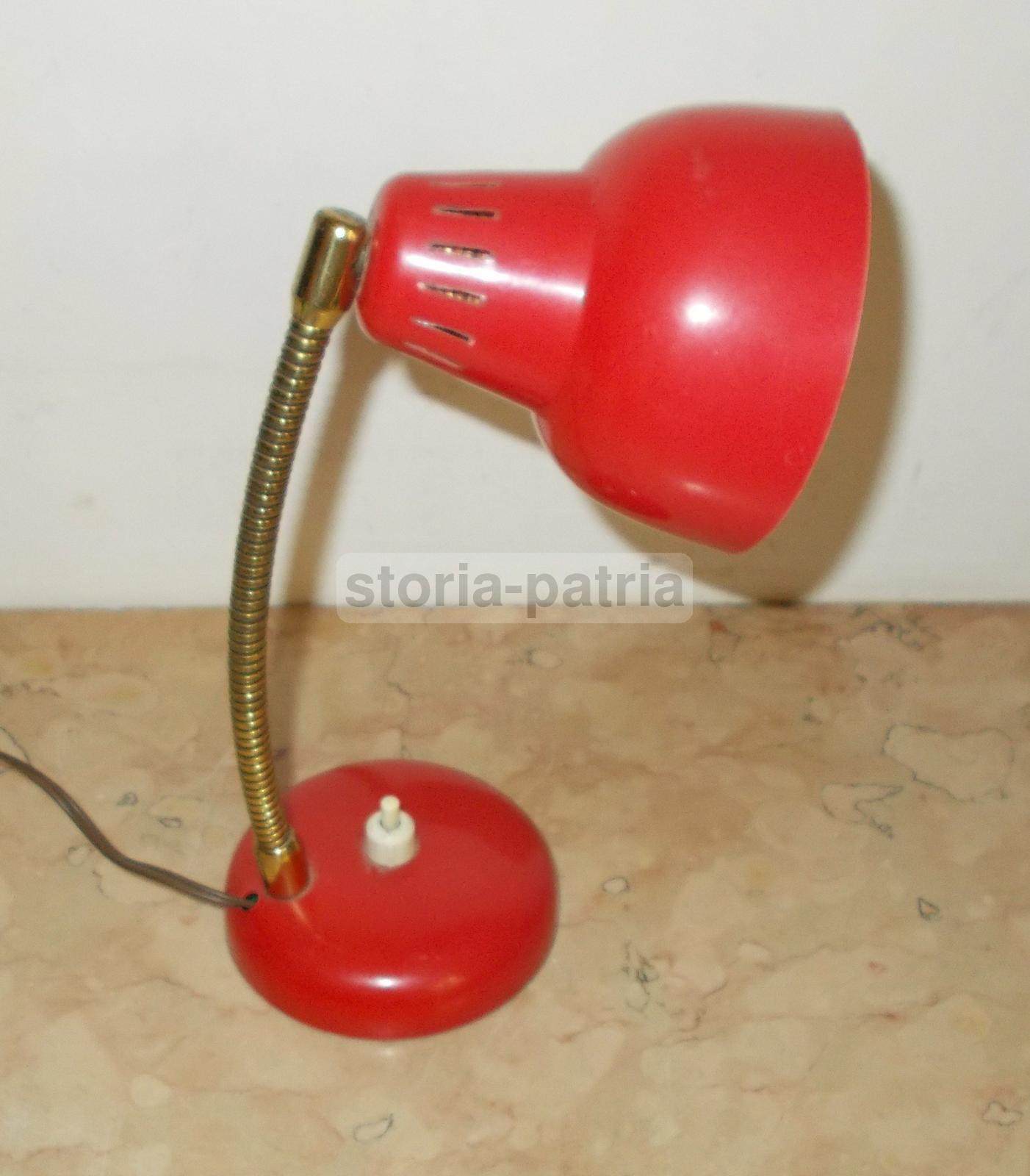 Modernariato, Design, Decorativa Lampada Da Scrivania O Comodino, Plastica Rossa immagine 1